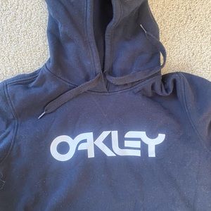 New Oakley black pullover sweatshirt!
